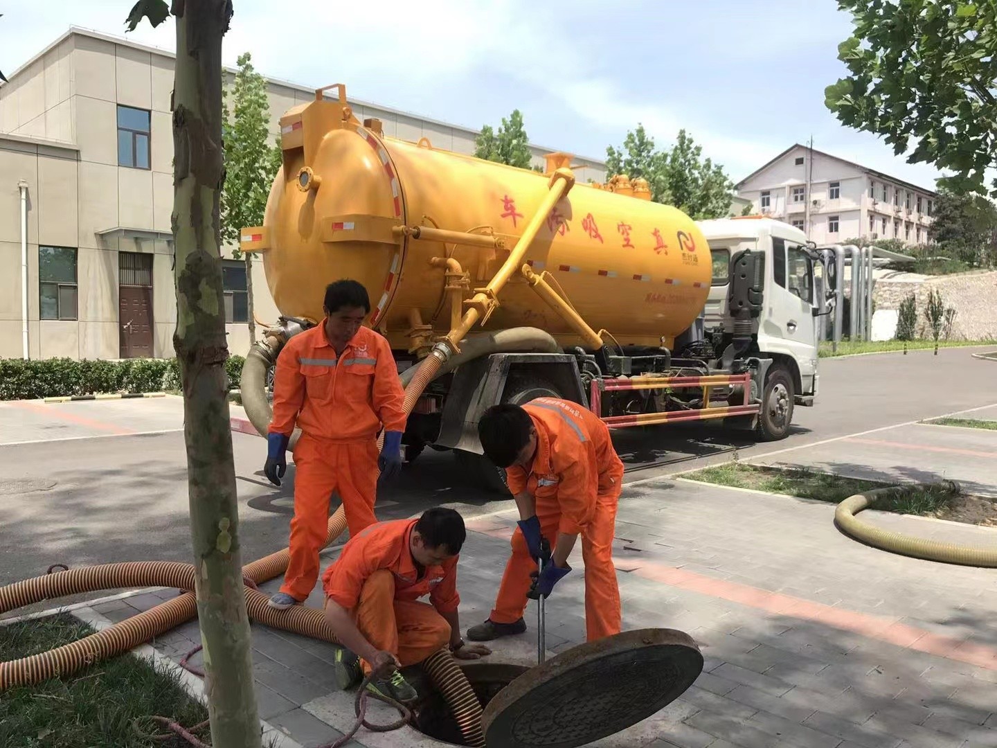 弓长岭化粪池清理与5-8吨吸粪车施工效率分析
